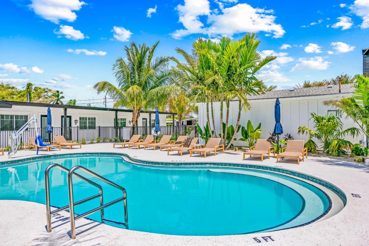 Pelican Post At Anna Maria Island Inn ブレイデントン・ビーチ エクステリア 写真