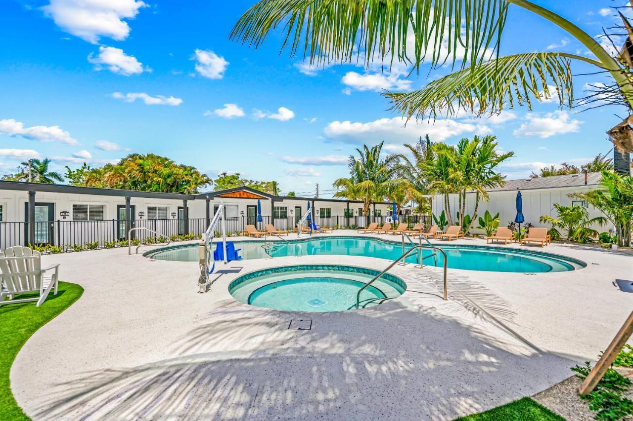 Pelican Post At Anna Maria Island Inn ブレイデントン・ビーチ エクステリア 写真