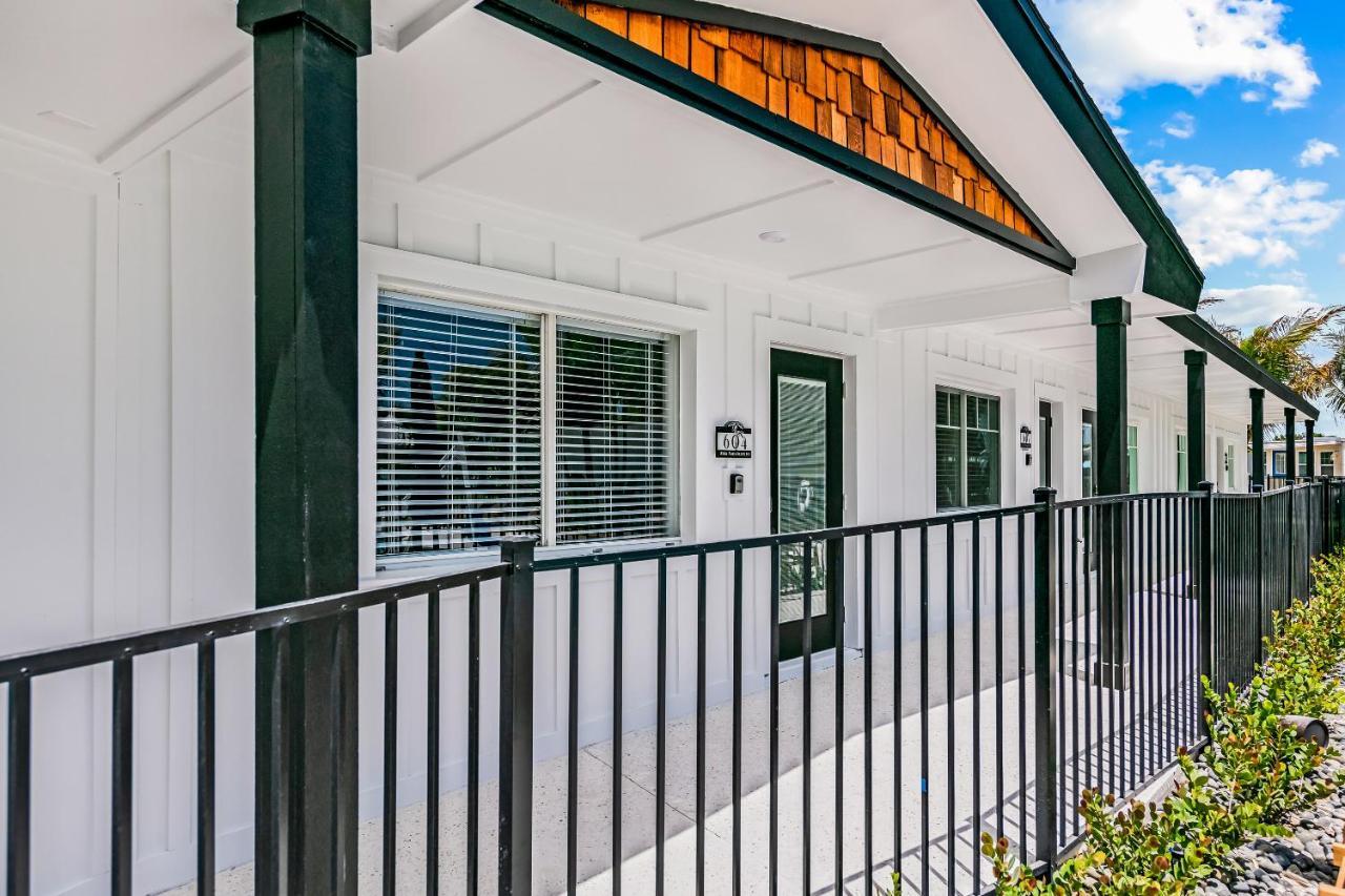 Pelican Post At Anna Maria Island Inn ブレイデントン・ビーチ エクステリア 写真