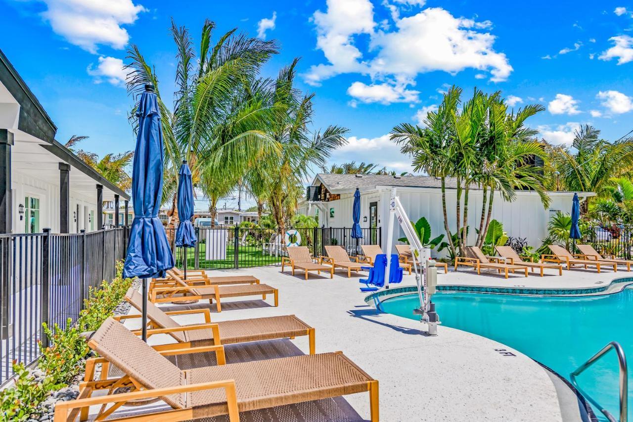 Pelican Post At Anna Maria Island Inn ブレイデントン・ビーチ エクステリア 写真